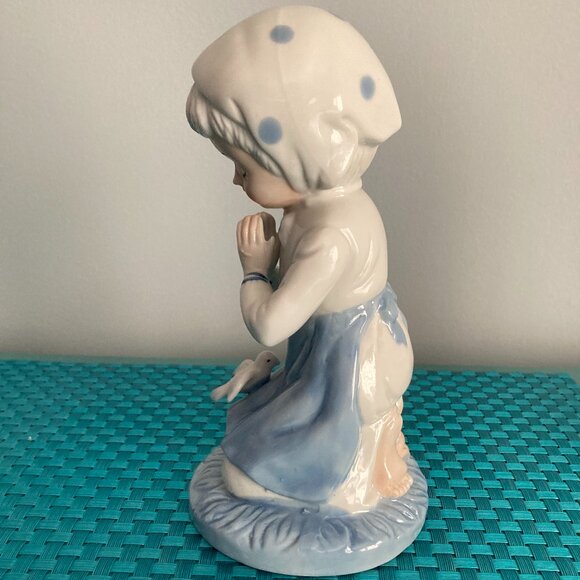 Vintage Praying Boy and Girl with Doves Porcelain Figurines Set of Two EUC - Picture 4 of 15